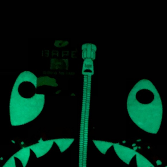 Bape space camo long sleeve shark. - Picture 6 of 6